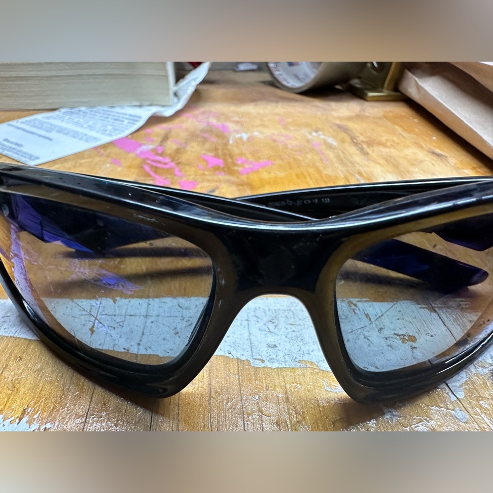 Oakley Valve Sunglasses Frame Has Scratch